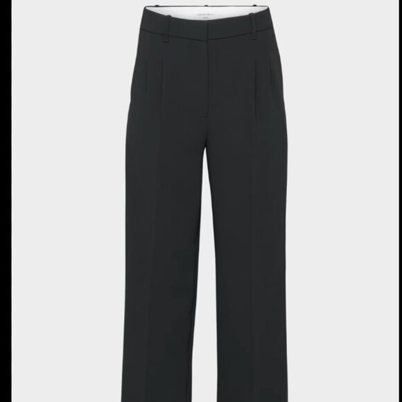 Aritzia Black Effortless Pant - in Crepette - Picture 2 of 6
